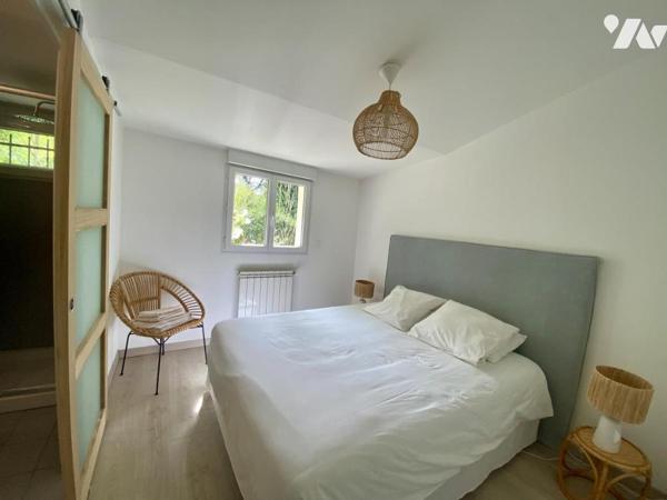 VILLENEUVE-LES-AVIGNON, villa de plain-pied avec 3 chambres, piscine et garage