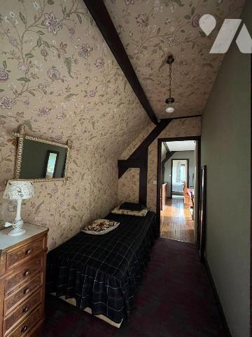 Cette charmante propriété style année 30 couverte en petites tuiles terre cuite de BAVENT, d'un...