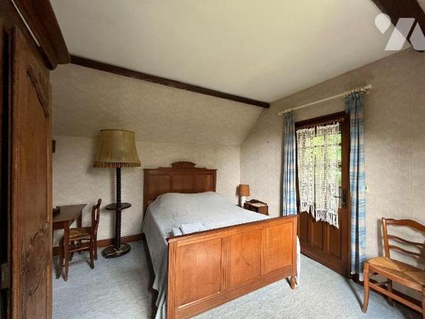 Cette charmante propriété style année 30 couverte en petites tuiles terre cuite de BAVENT, d'un...