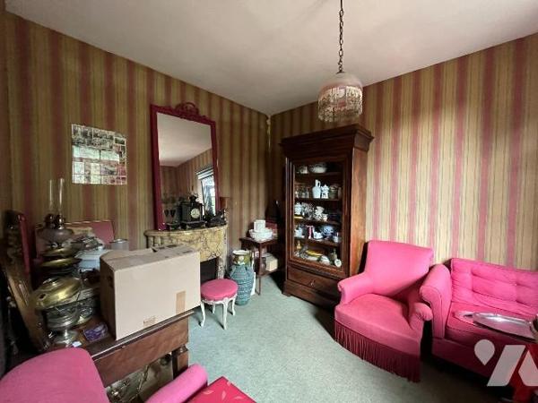 Cette charmante propriété style année 30 couverte en petites tuiles terre cuite de BAVENT, d'un...