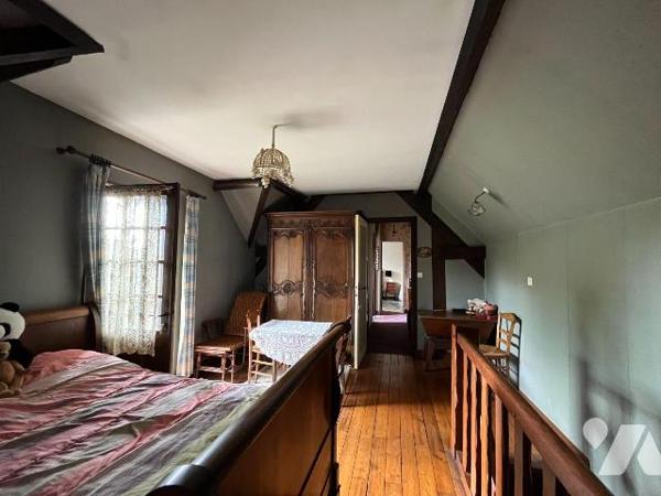 Cette charmante propriété style année 30 couverte en petites tuiles terre cuite de BAVENT, d'un...