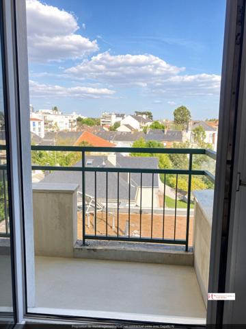 Appartement dernier étage avec balcon,  
Nantes 44100