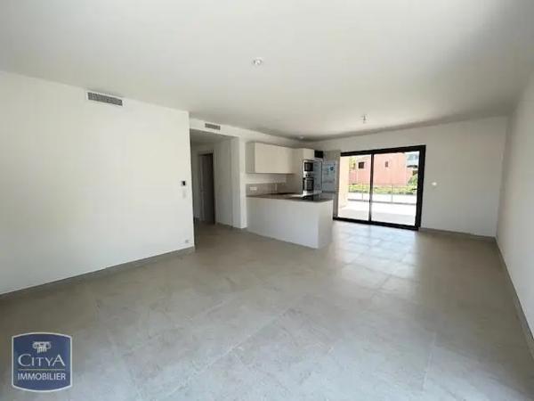 Appartement à louer 4 pièces 93m² Saint-Raphaël (83700)