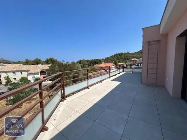 Appartement à louer 4 pièces 93m² Saint-Raphaël (83700)