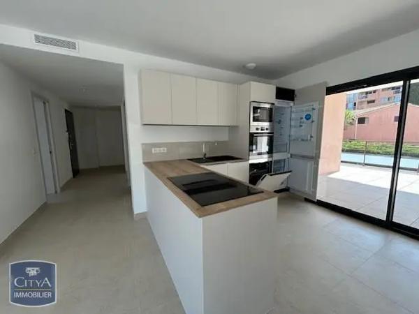 Appartement à louer 4 pièces 93m² Saint-Raphaël (83700)