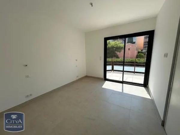 Appartement à louer 4 pièces 93m² Saint-Raphaël (83700)