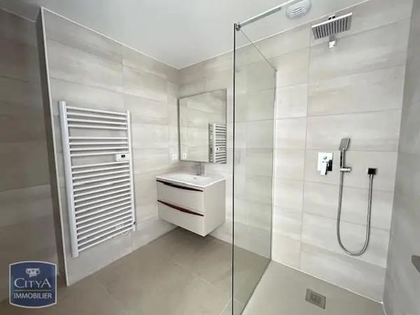 Appartement à louer 4 pièces 93m² Saint-Raphaël (83700)