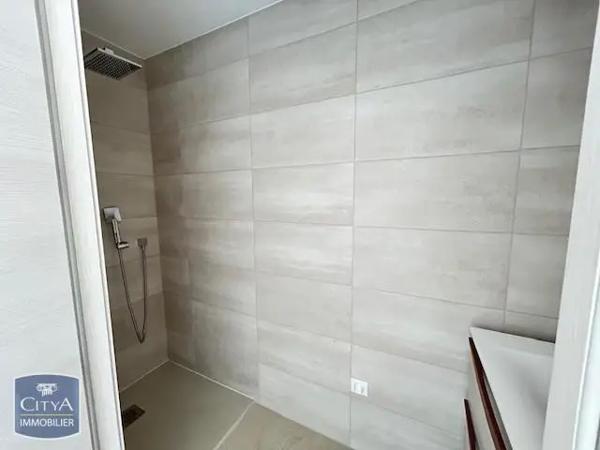 Appartement à louer 4 pièces 93m² Saint-Raphaël (83700)
