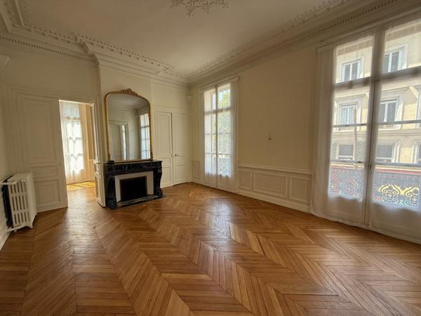 Appartement à ROUEN, 76000 - 5 pièces 122m²