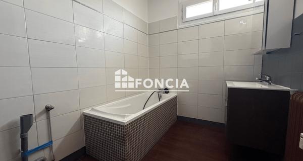 Location Appartement 2 pièces 75.23 m² - Grenoble 38000