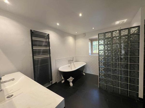 Longère en pierres apparentes, pleine de charme à Champforgeuil