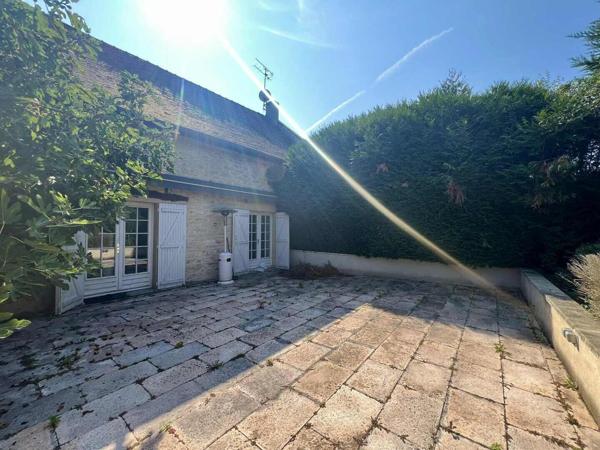 Longère en pierres apparentes, pleine de charme à Champforgeuil