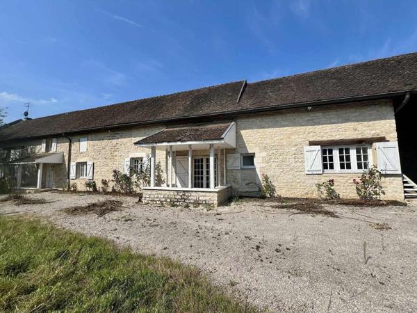 Longère en pierres apparentes, pleine de charme à Champforgeuil
