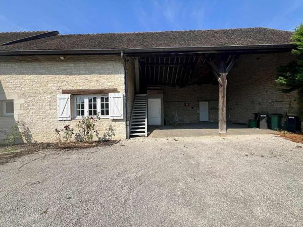 Longère en pierres apparentes, pleine de charme à Champforgeuil