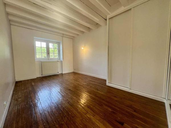 Longère en pierres apparentes, pleine de charme à Champforgeuil