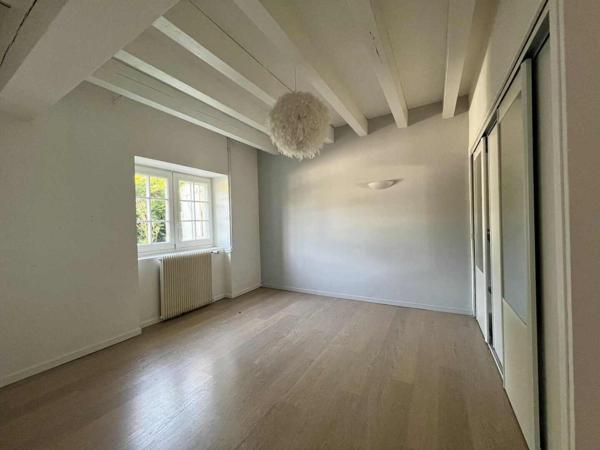 Longère en pierres apparentes, pleine de charme à Champforgeuil