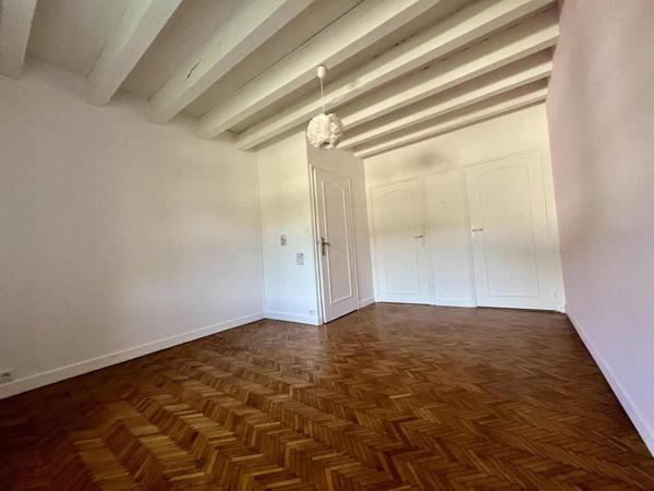 Longère en pierres apparentes, pleine de charme à Champforgeuil