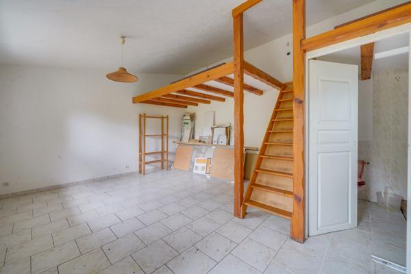 Arès (33740) Studio de 26m2 à rénover avec garage indépendant sur parcelle d'environ 192m2