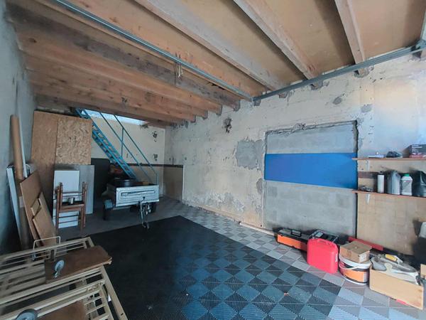 A VENDRE GARAGE AVEC GRENIER à MARANS proche quais