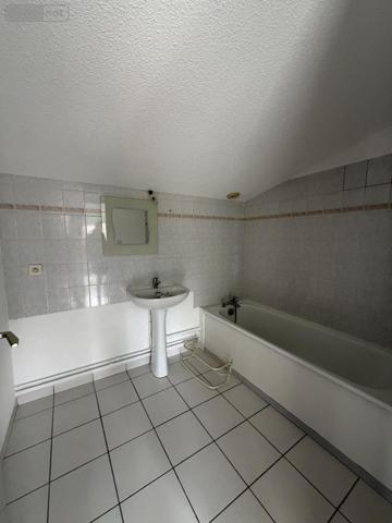 Appartement à louer à Pierrelatte dans la Drôme (26700), ref : 26060-L113