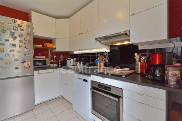 Houilles - Appartement 3 pièces de 68m2, centre-ville avec garage et terrasses de 28m2.