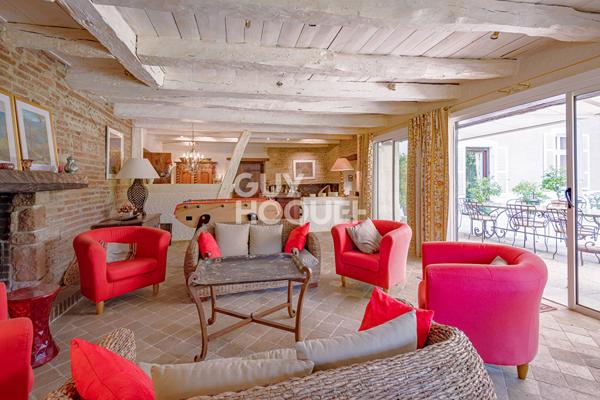 Demeure de Prestige à Bourg en Bresse- Un Bijou Historique à Saisir !