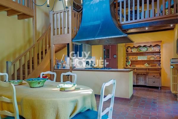 Demeure de Prestige à Bourg en Bresse- Un Bijou Historique à Saisir !