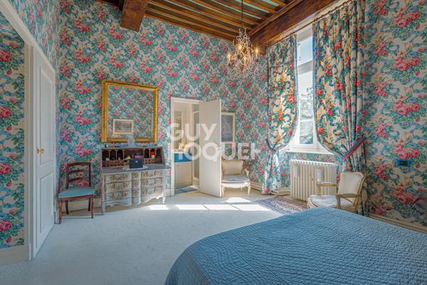 Demeure de Prestige à Bourg en Bresse- Un Bijou Historique à Saisir !