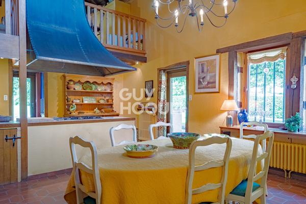 Demeure de Prestige à Bourg en Bresse- Un Bijou Historique à Saisir !