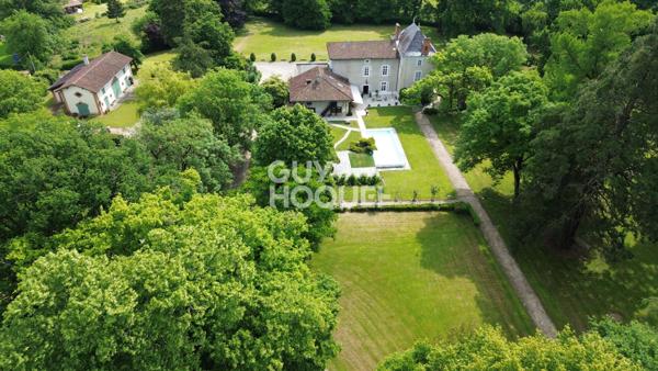 Demeure de Prestige à Bourg en Bresse- Un Bijou Historique à Saisir !