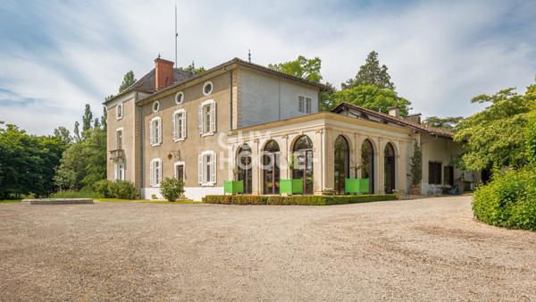 Demeure de Prestige à Bourg en Bresse- Un Bijou Historique à Saisir !