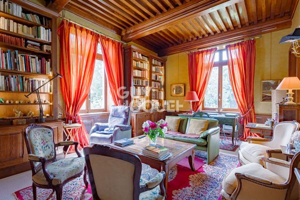 Demeure de Prestige à Bourg en Bresse- Un Bijou Historique à Saisir !