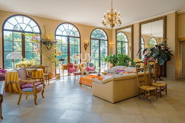 Demeure de Prestige à Bourg en Bresse- Un Bijou Historique à Saisir !