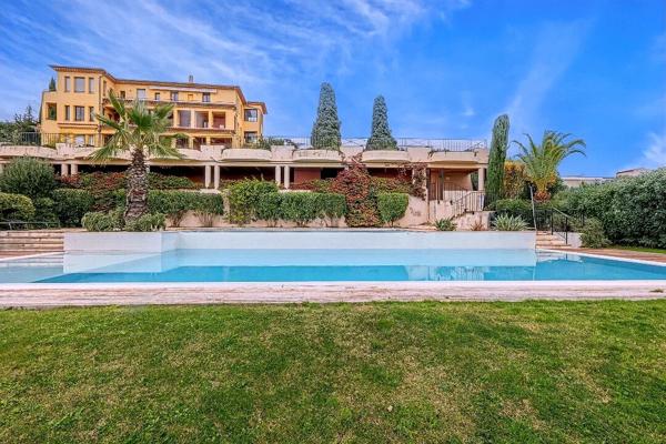 Fabron – Bien d’exception en rez-de-jardin avec vue panoramique mer