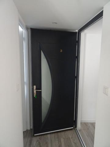 Loue Bourg centre ville, studio rénové charges comprises