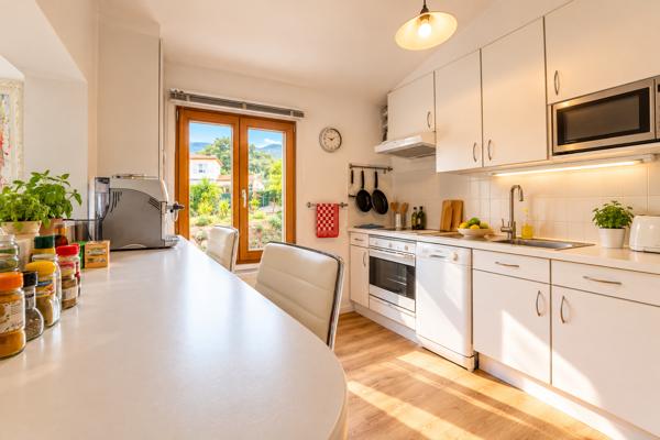 VILLA AVEC PISCINE ET RIVIERE