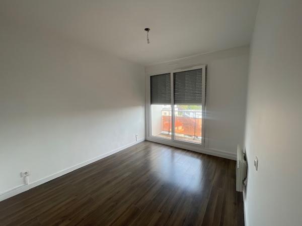 Location
                Appartement33 m² - 2 Pièces -
                    RONCHIN (59790)