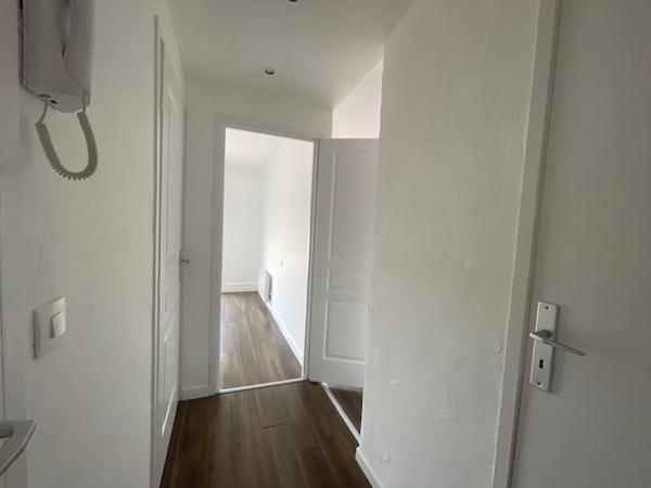 Location
                Appartement33 m² - 2 Pièces -
                    RONCHIN (59790)