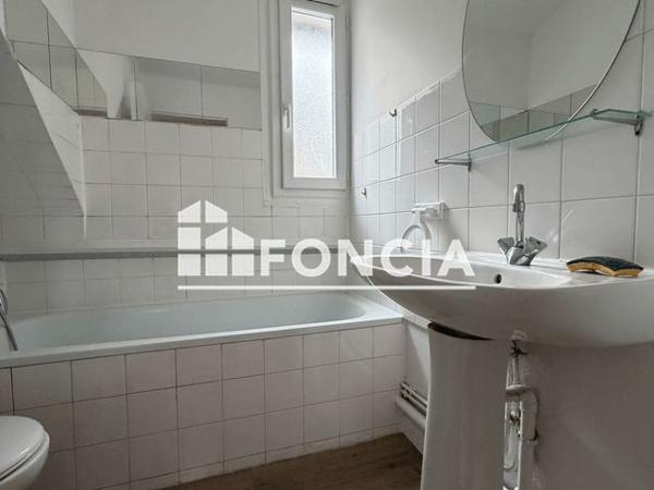 Location Appartement 2 pièces 47.9 m² - 22 RUE KEREON Quimper 29000