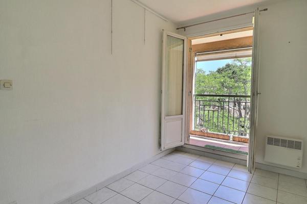 Allauch (13190) APPARTEMENT T2 AVEC BOX GARAGE, VILLAGE...