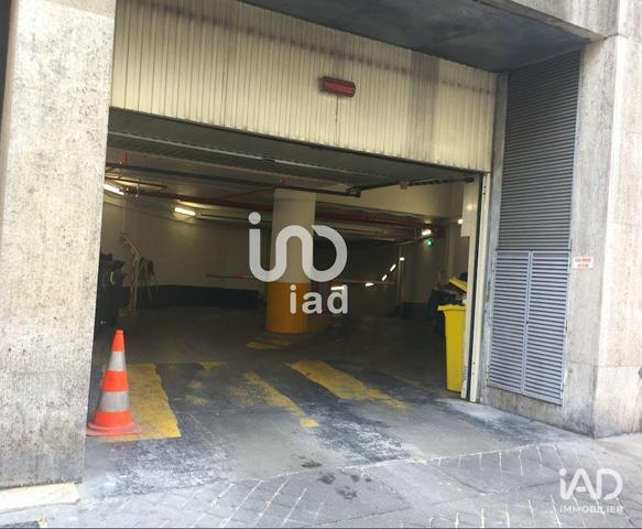 Location parking 12 m² Paris 8