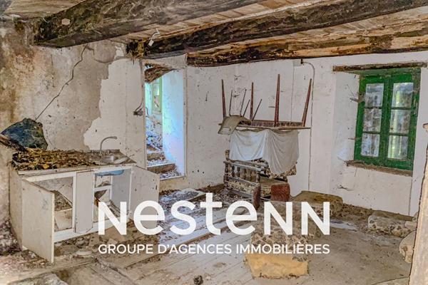 Curvalle Terrain boisé avec ancienne maison