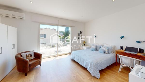 Maison contemporaine de standing avec dépendance