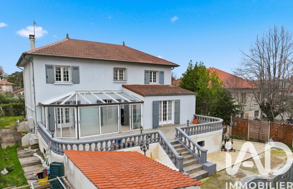 Maison à vendre 10 pièces 400 m² Bron