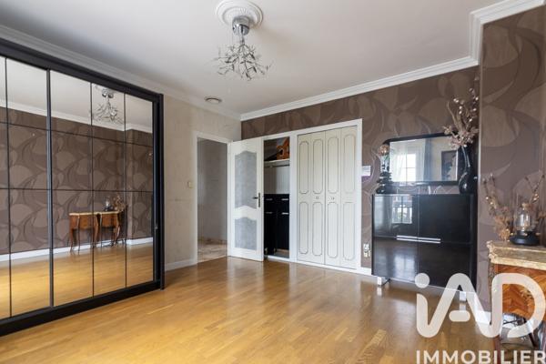 Maison à vendre 10 pièces 400 m² Bron