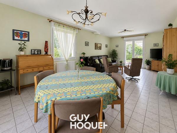 Maison sur demi niveaux 4 Chs + Garage double et terrain de 756 m² environ - 71000 SANCE