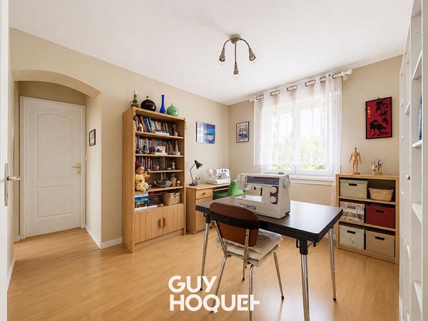 Maison sur demi niveaux 4 Chs + Garage double et terrain de 756 m² environ - 71000 SANCE