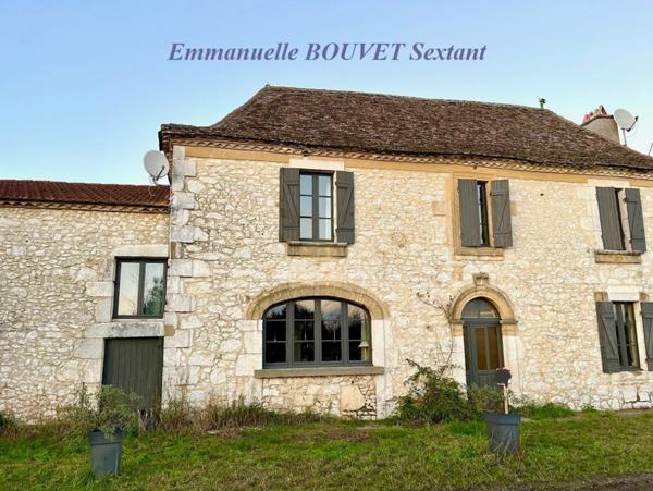 Grande maison en pierres avec dépendances