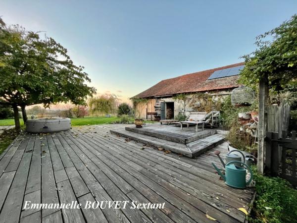 Grande maison en pierres avec dépendances