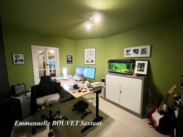 Grande maison en pierres avec dépendances